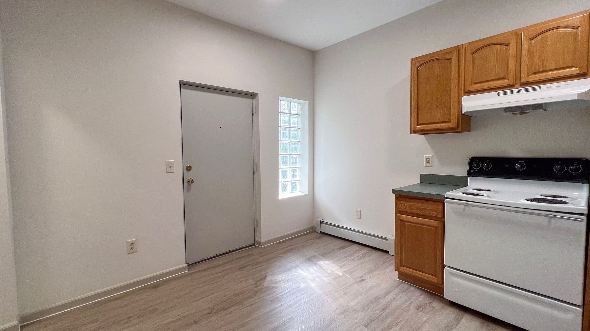 Hartford Apartment: 686-688 Broad St