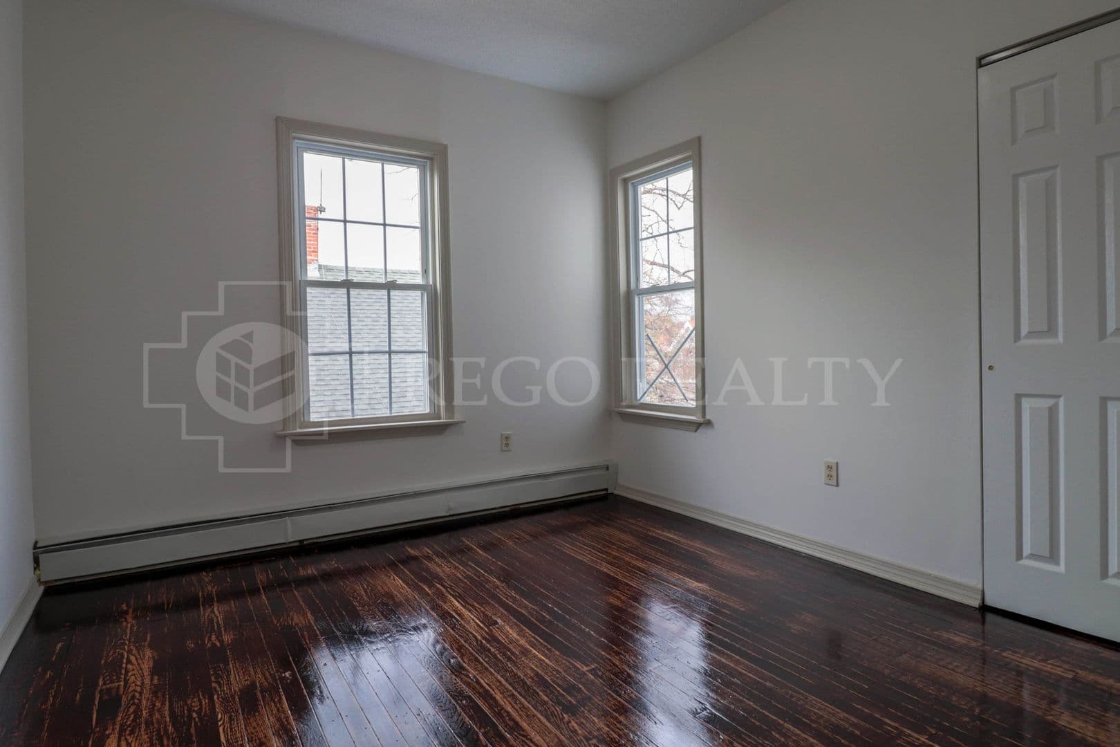 Hartford Apartment: 49 Elliott St