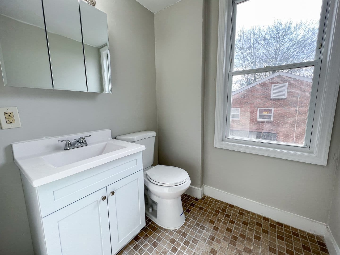 Hartford Apartment: 10 Winter St