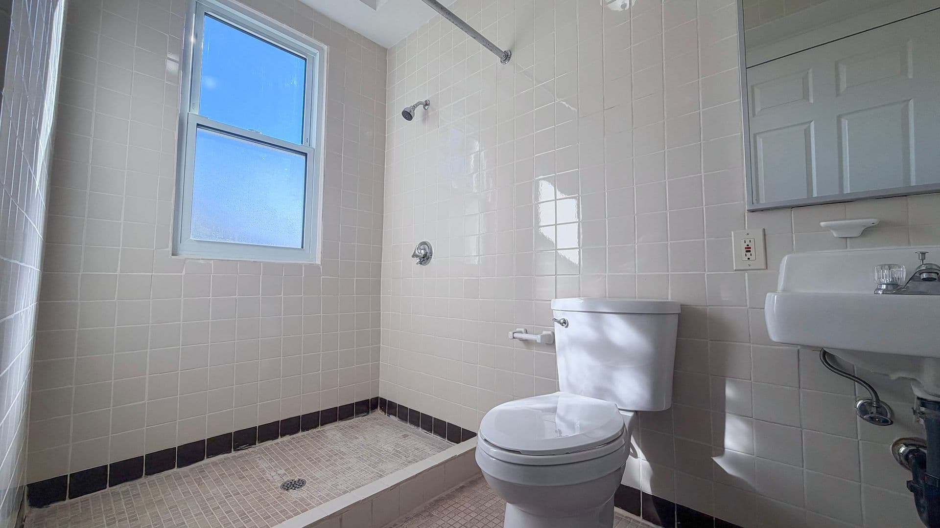 Hartford Apartment: 37-39 Dorothy St