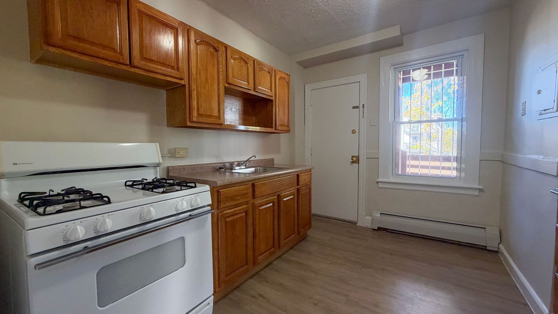 Hartford Apartment: 31-33 Dorothy St