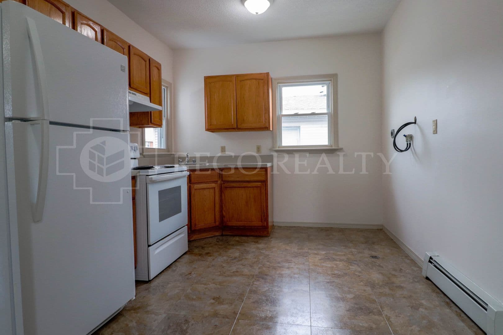 Hartford Apartment: 49 Elliott St