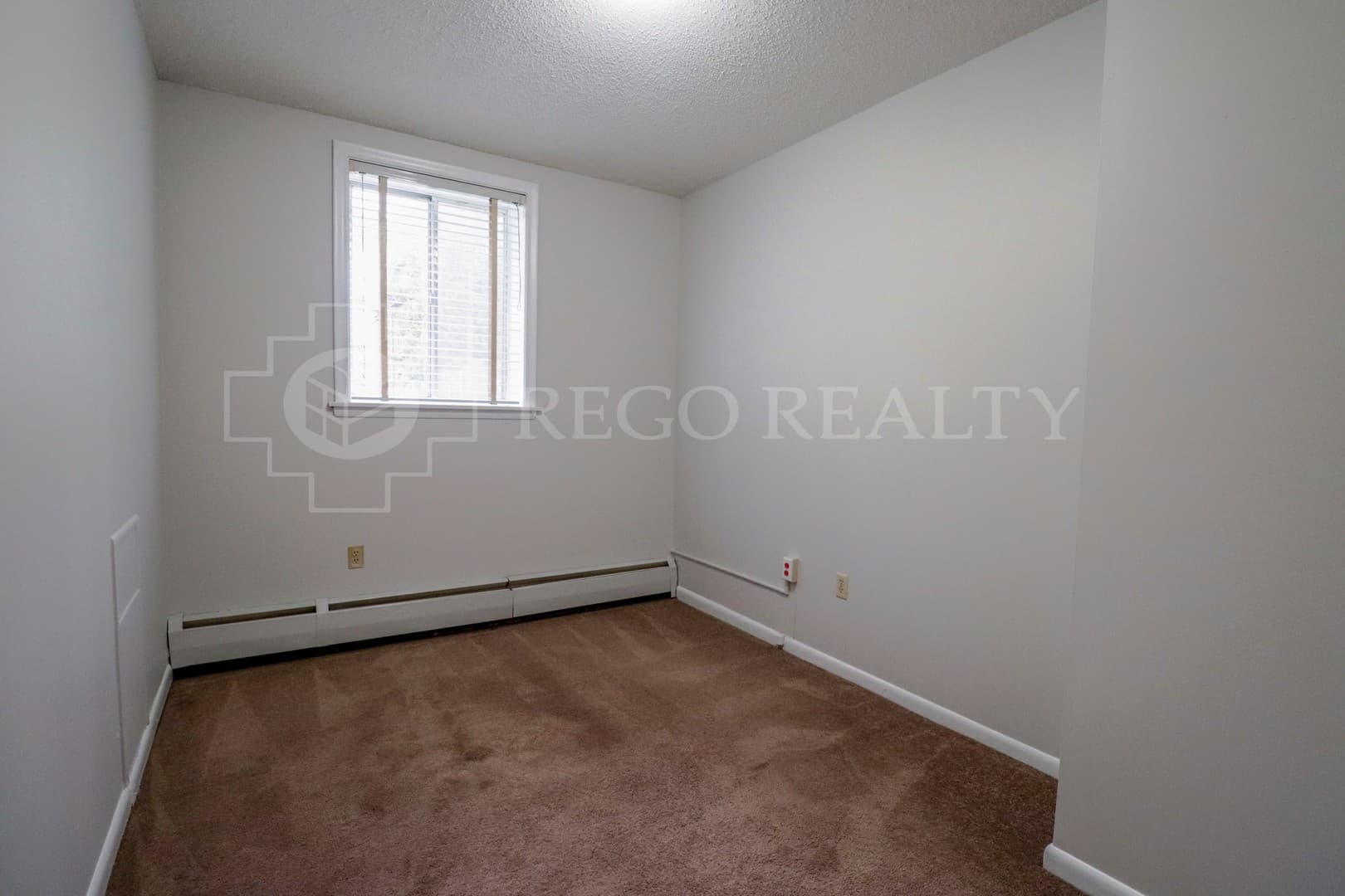 Hartford Apartment: 70 Russ Street
