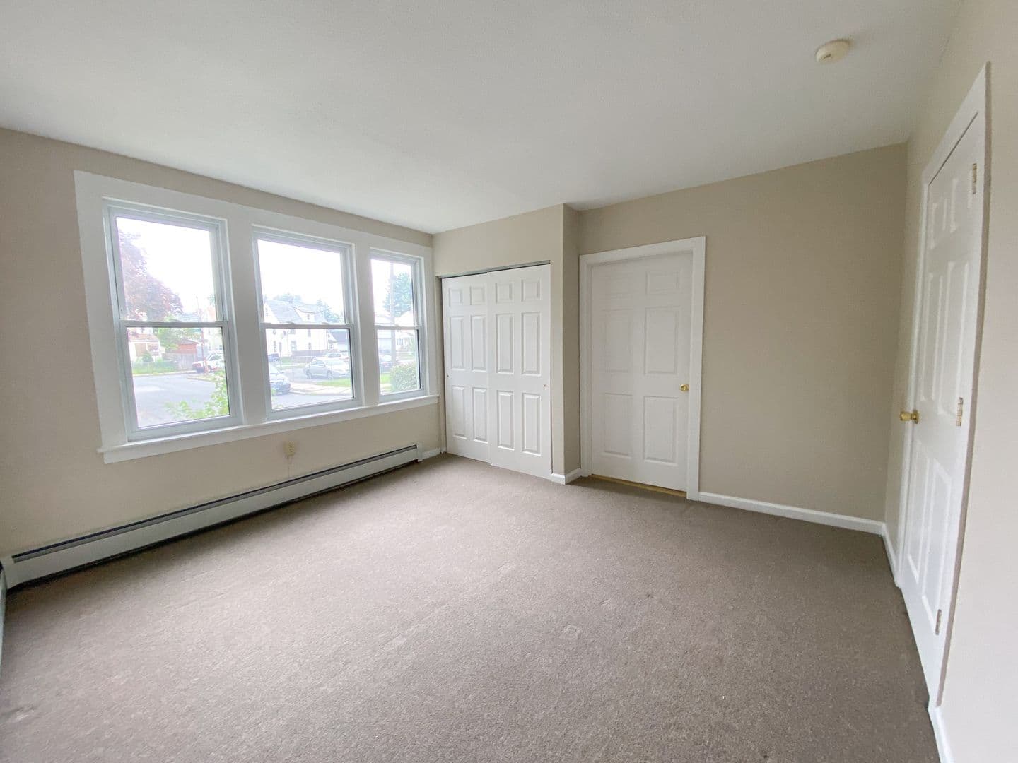 Hartford Apartment: 37-39 Dorothy St