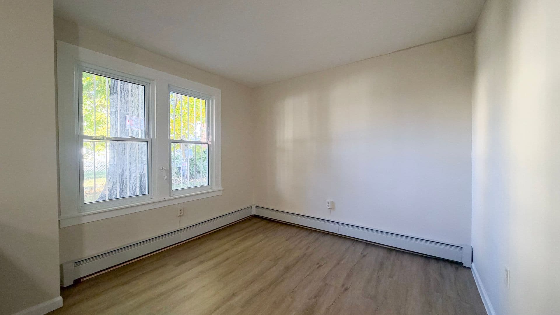 Hartford Apartment: 37-39 Dorothy St