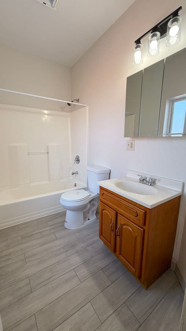 Hartford Apartment: 670-676 Broad St