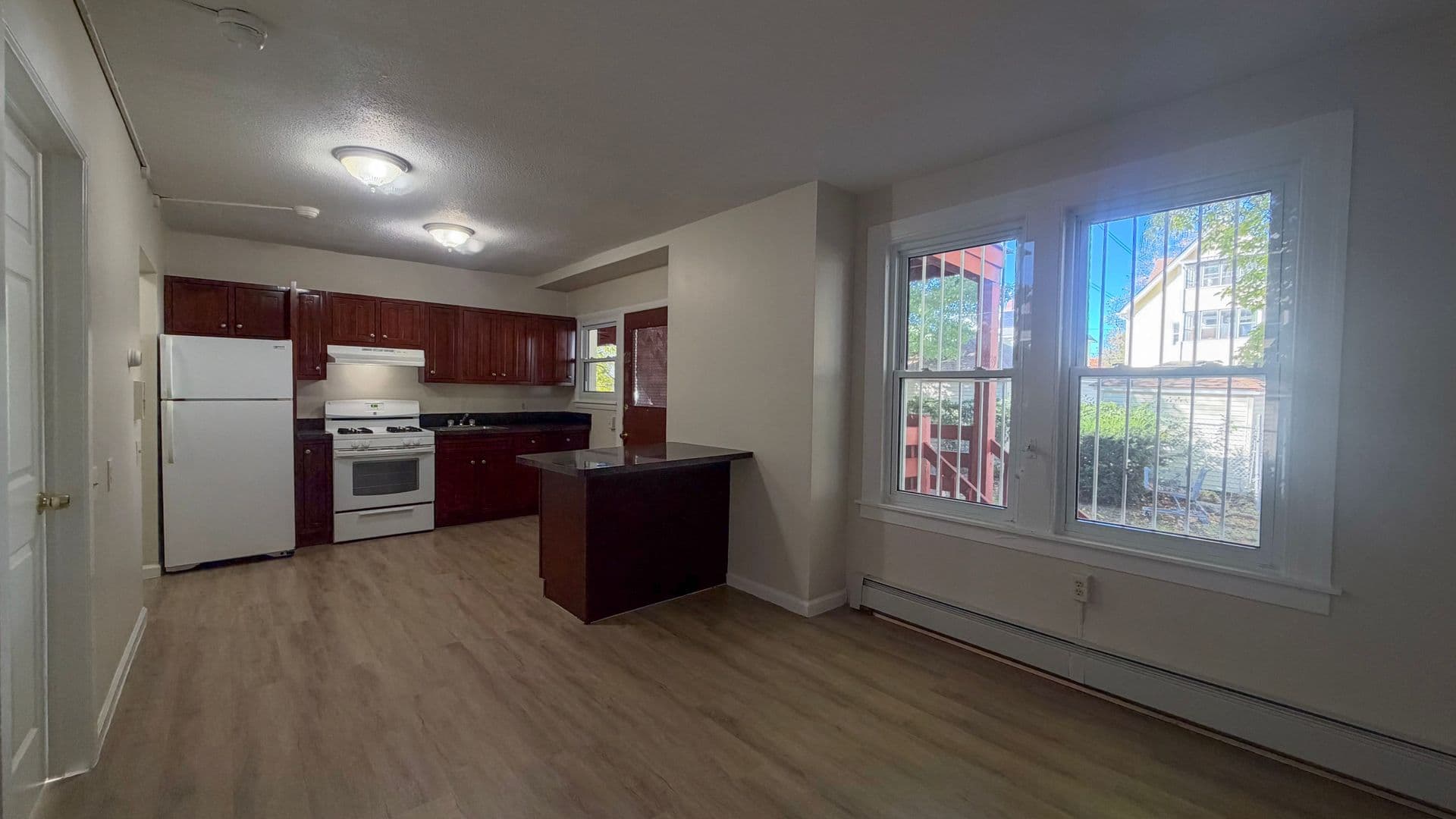 Hartford Apartment: 37-39 Dorothy St
