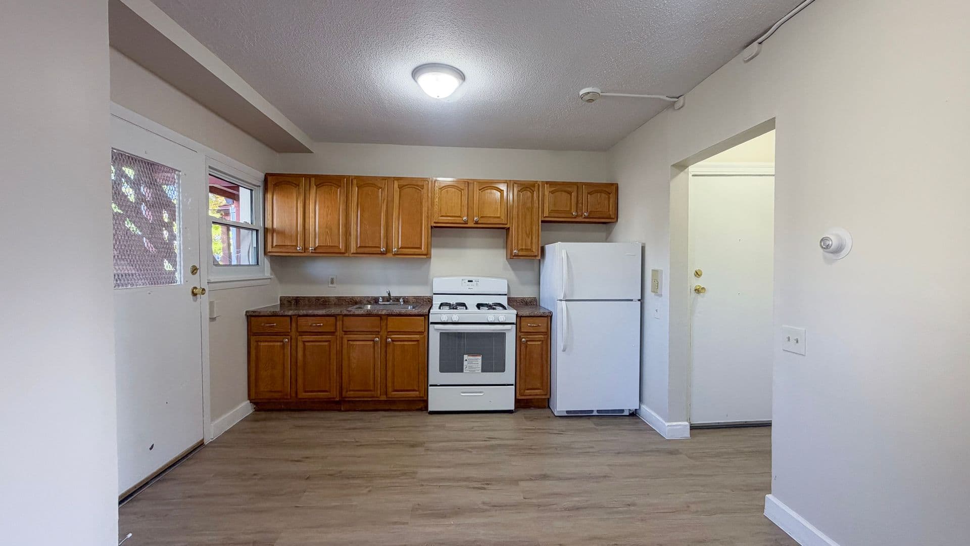 Hartford Apartment: 37-39 Dorothy St