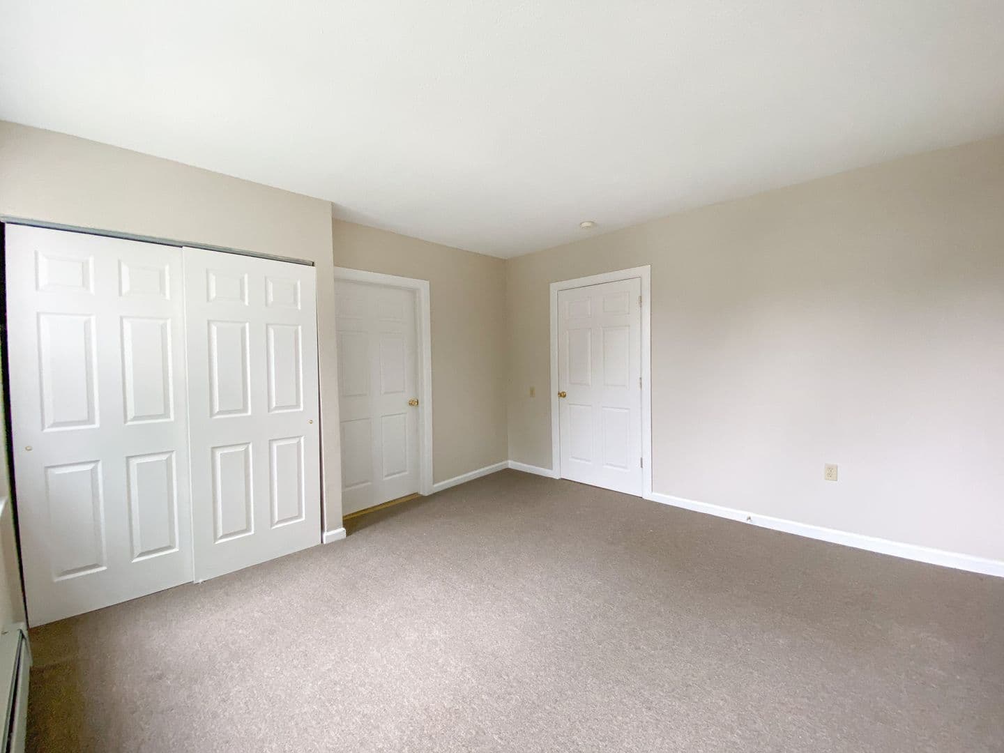 Hartford Apartment: 37-39 Dorothy St