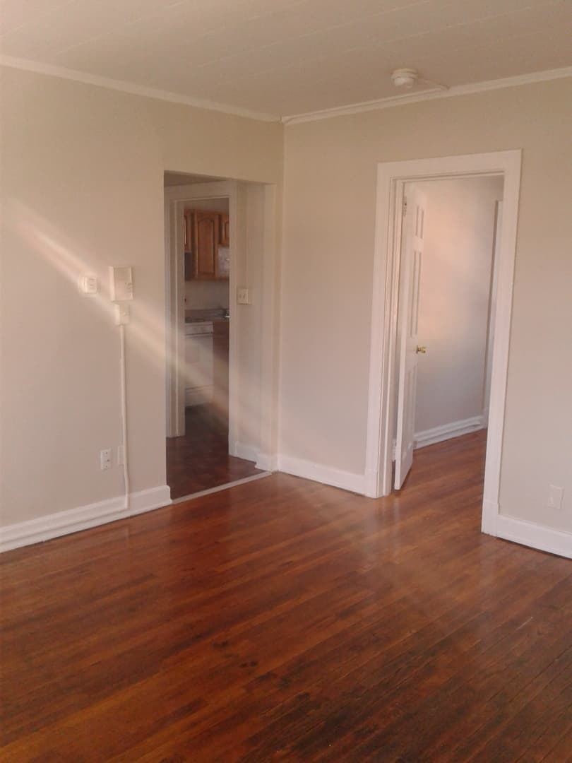 Hartford Apartment: 31-33 Dorothy St