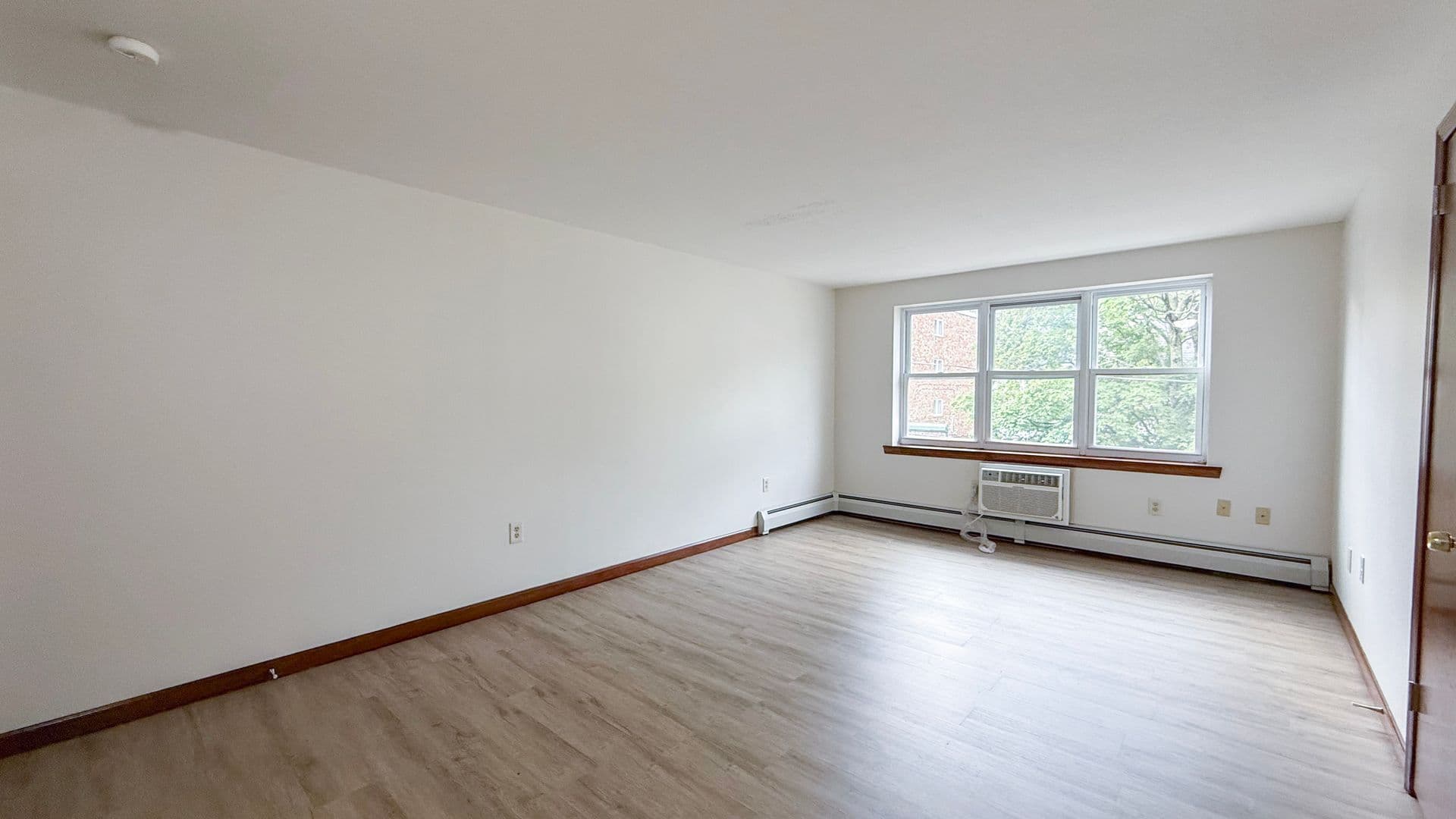 Hartford Apartment: 50 Allen Pl