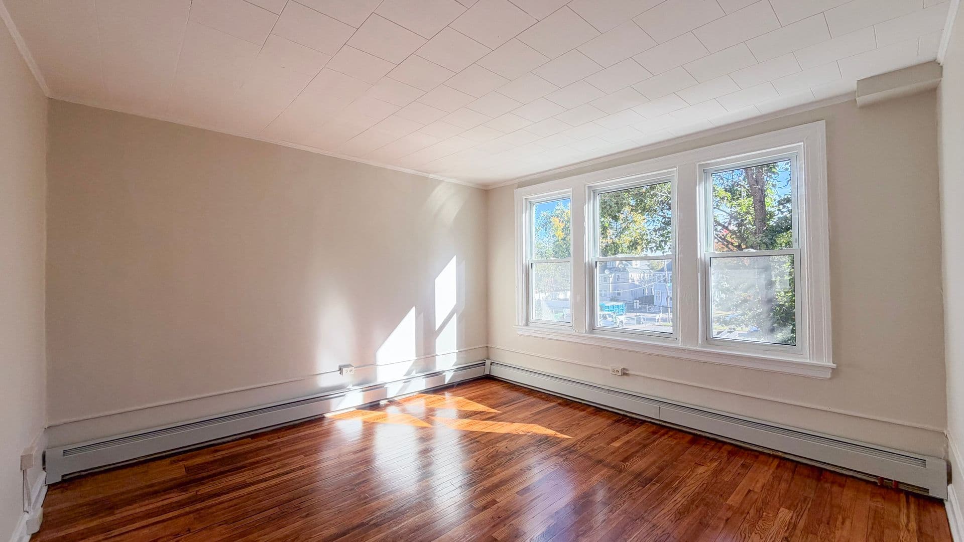 Hartford Apartment: 31-33 Dorothy St