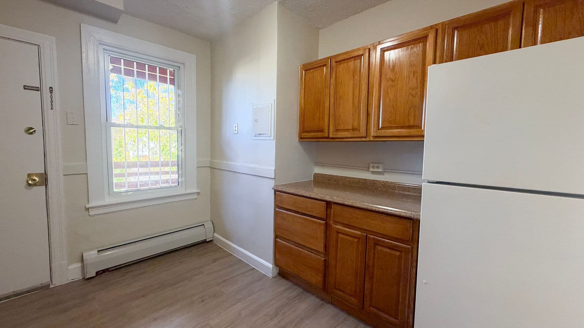 Hartford Apartment: 31-33 Dorothy St