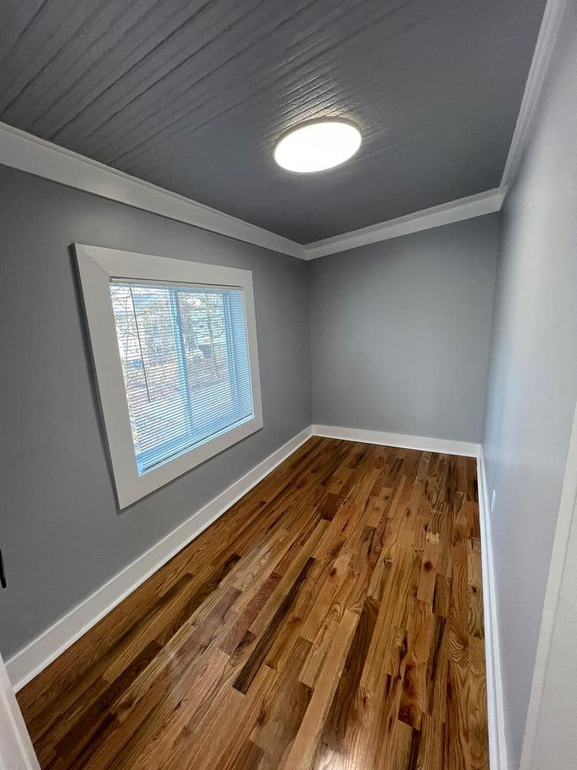 New Haven Apartment: 423 Shelton Ave