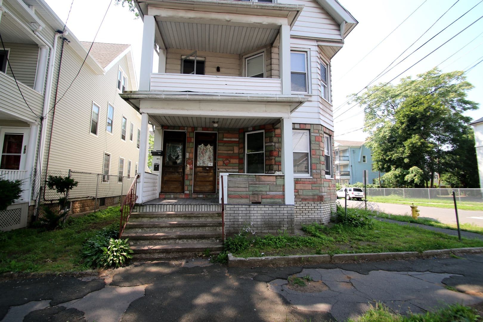 New Haven Apartment: 192 Chatham, 2nd Fl