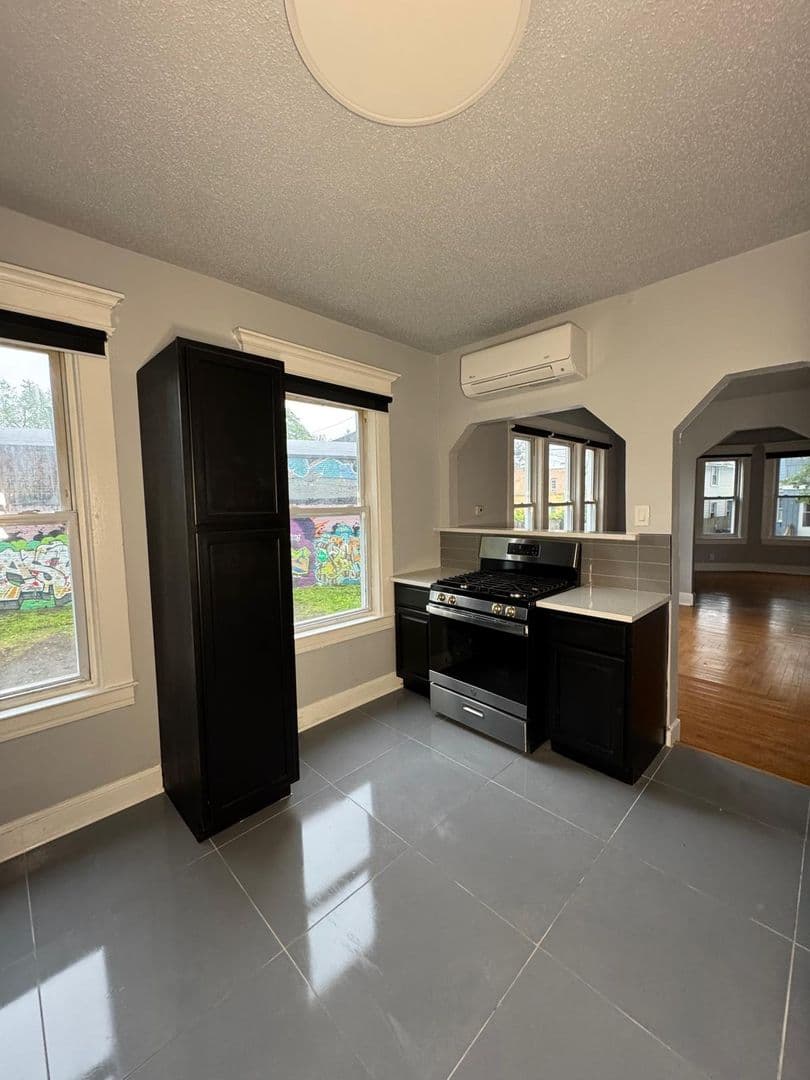 New Haven Apartment: 15 Downes
