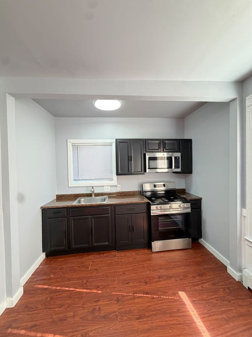 New Haven Apartment: 35 Farren Ave.