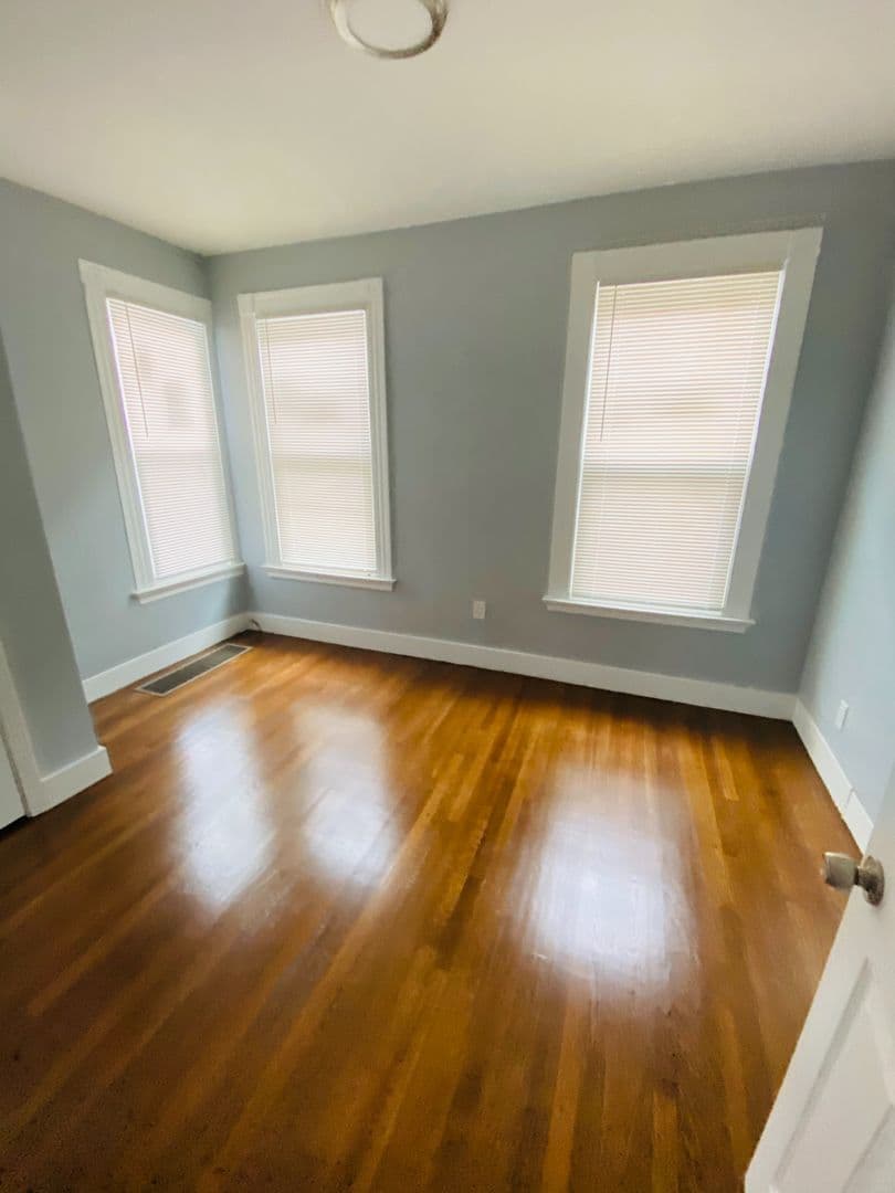 New Haven Apartment: 506 Ferry St