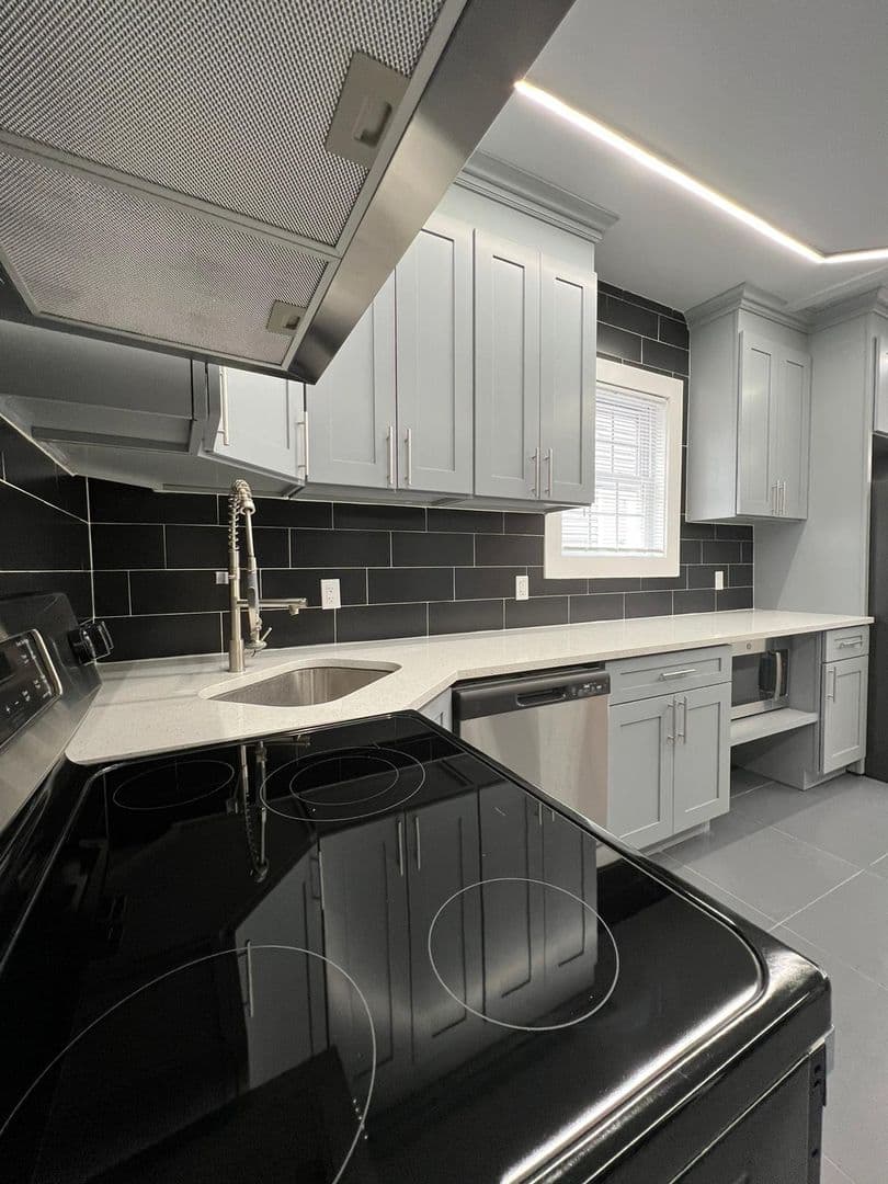 New Haven Apartment: 423 Shelton Ave