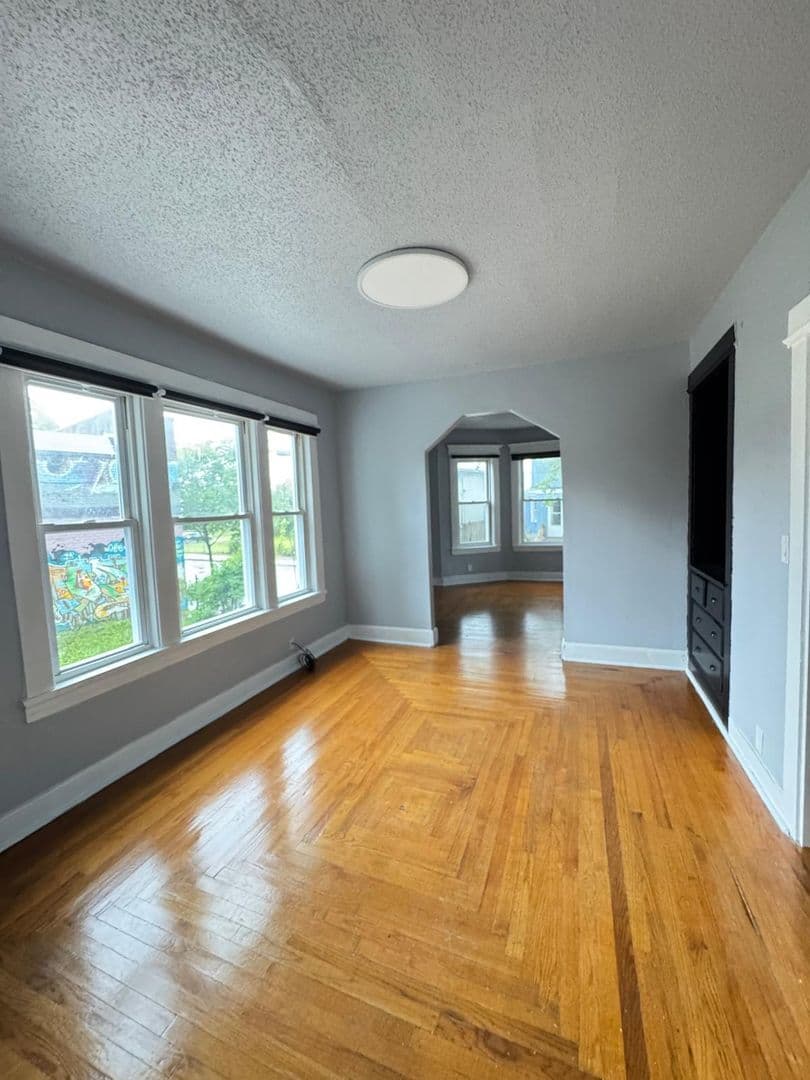 New Haven Apartment: 15 Downes