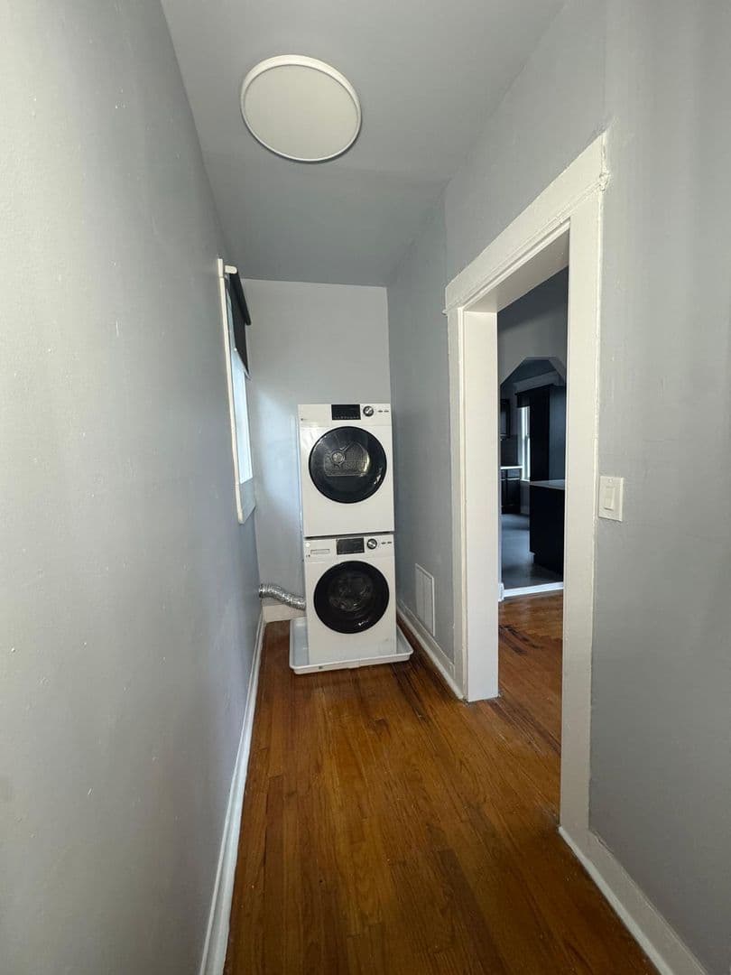 New Haven Apartment: 15 Downes