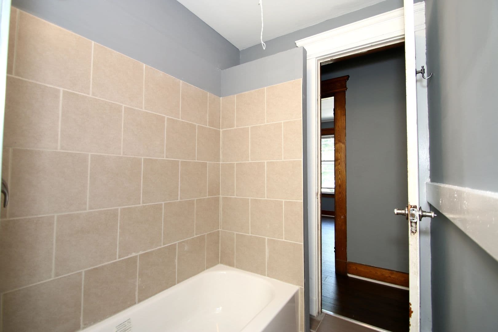 New Haven Apartment: 192 Chatham, 2nd Fl