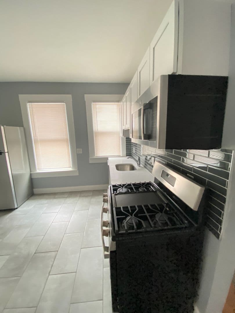 New Haven Apartment: 506 Ferry St