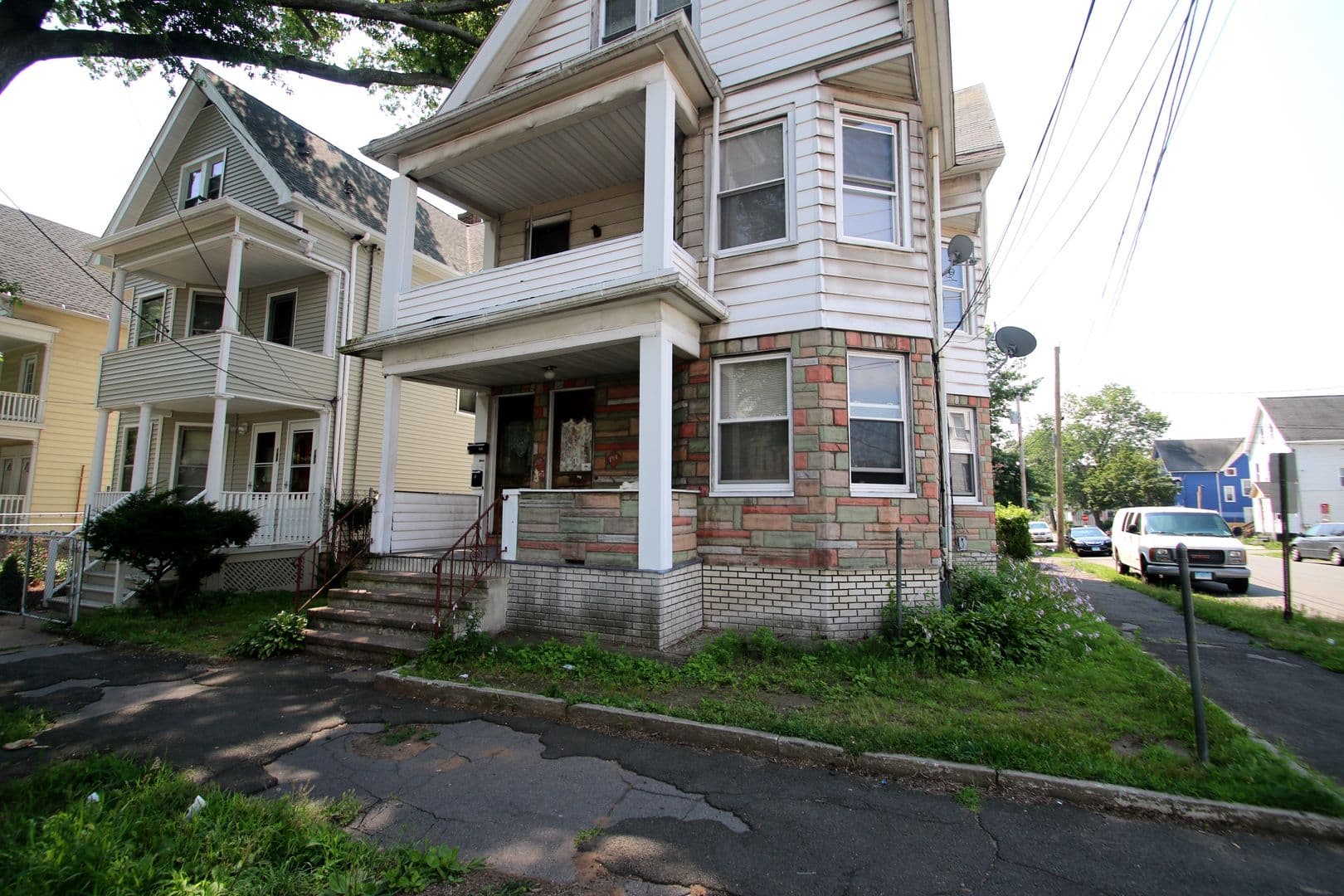 New Haven Apartment: 192 Chatham, 2nd Fl