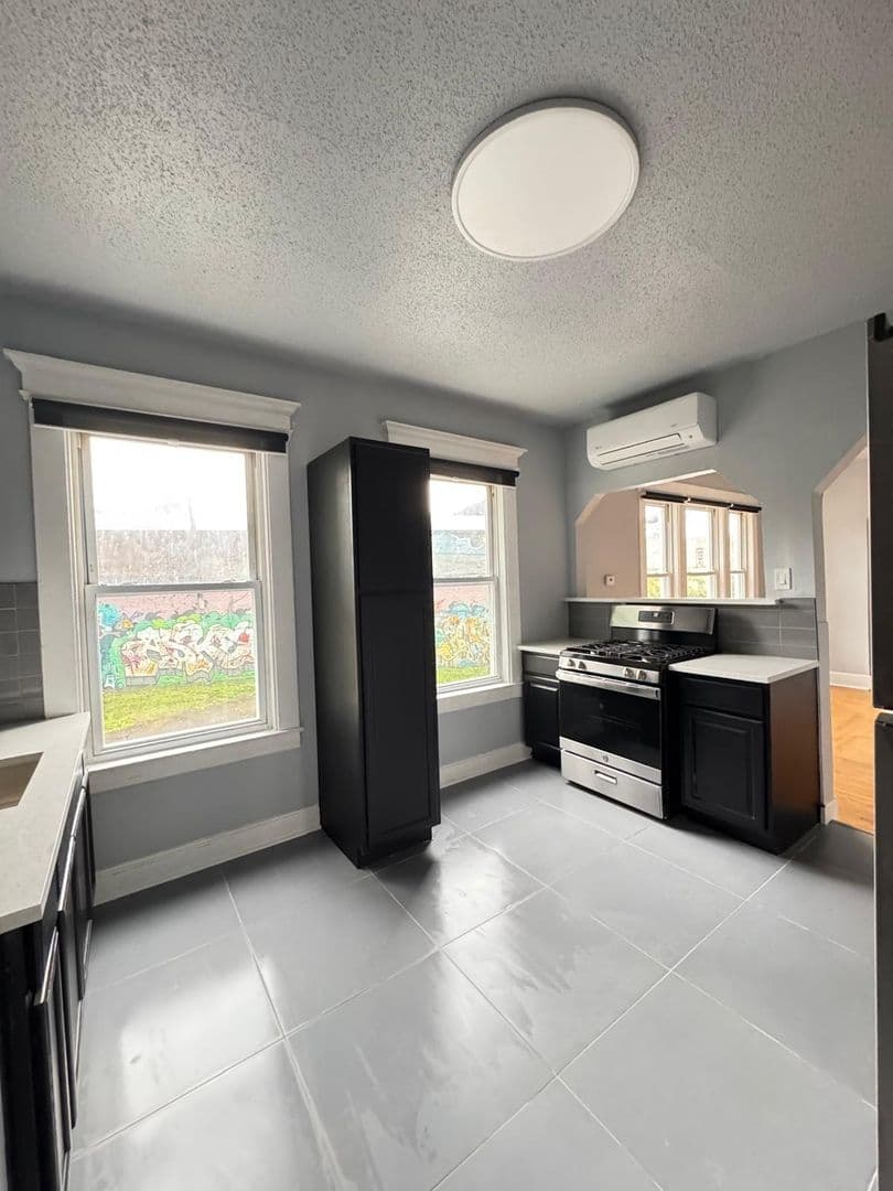 New Haven Apartment: 15 Downes