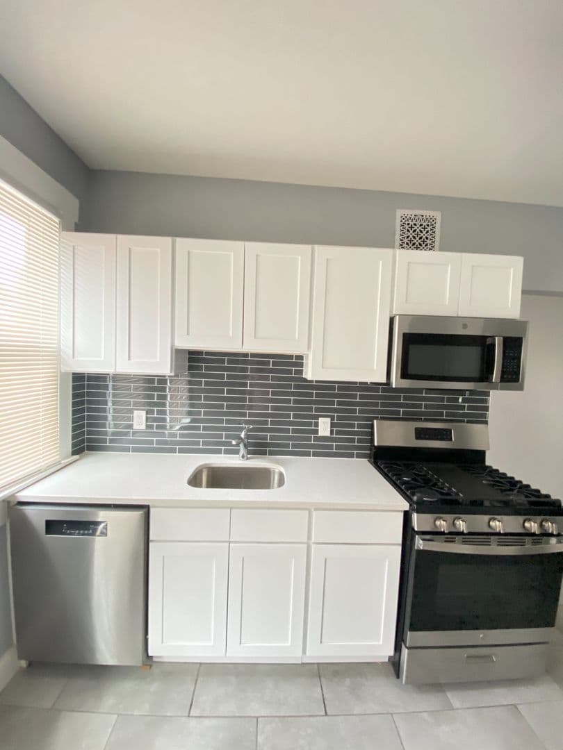 New Haven Apartment: 506 Ferry St
