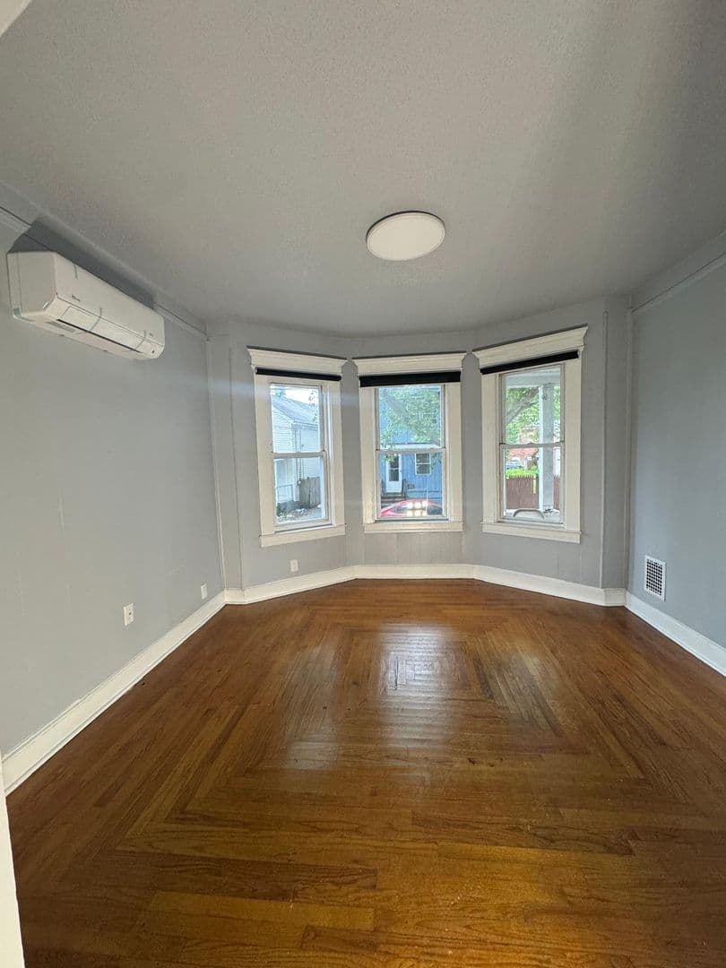 New Haven Apartment: 15 Downes