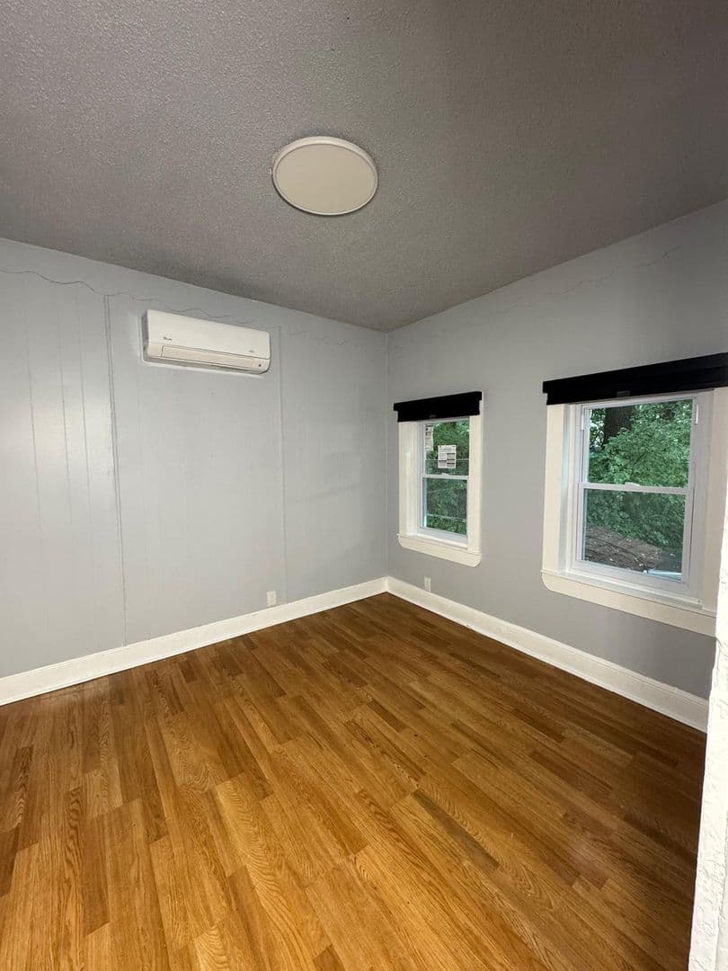 New Haven Apartment: 15 Downes