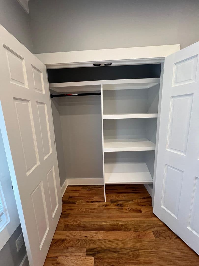 New Haven Apartment: 423 Shelton Ave