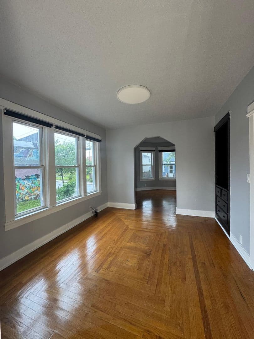 New Haven Apartment: 15 Downes