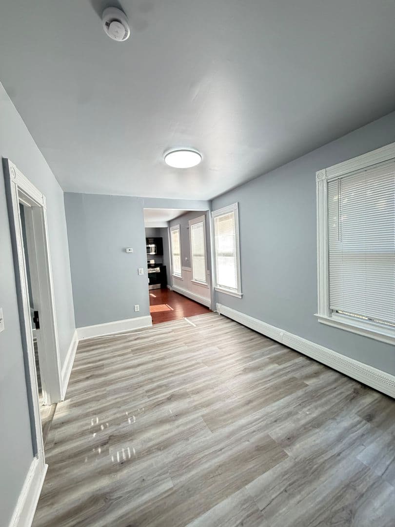New Haven Apartment: 35 Farren Ave.