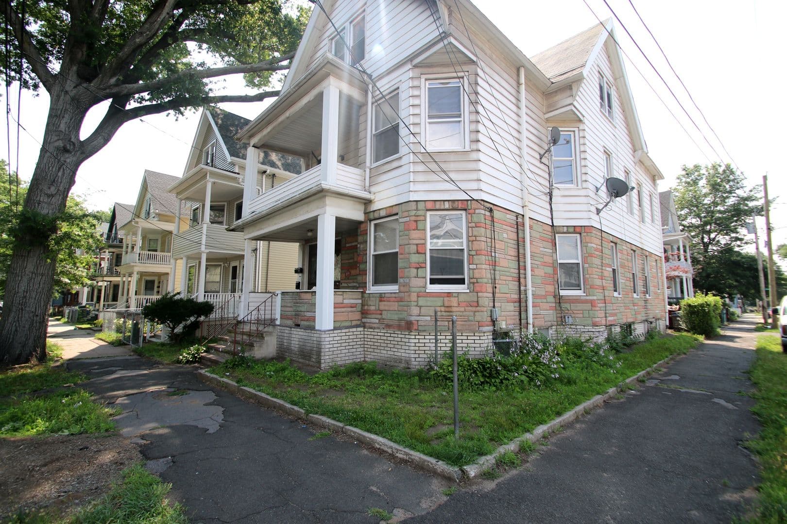 New Haven Apartment: 192 Chatham, 2nd Fl