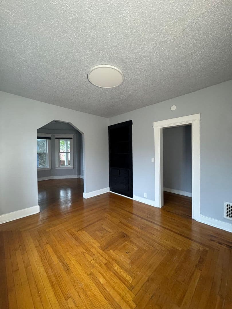 New Haven Apartment: 15 Downes