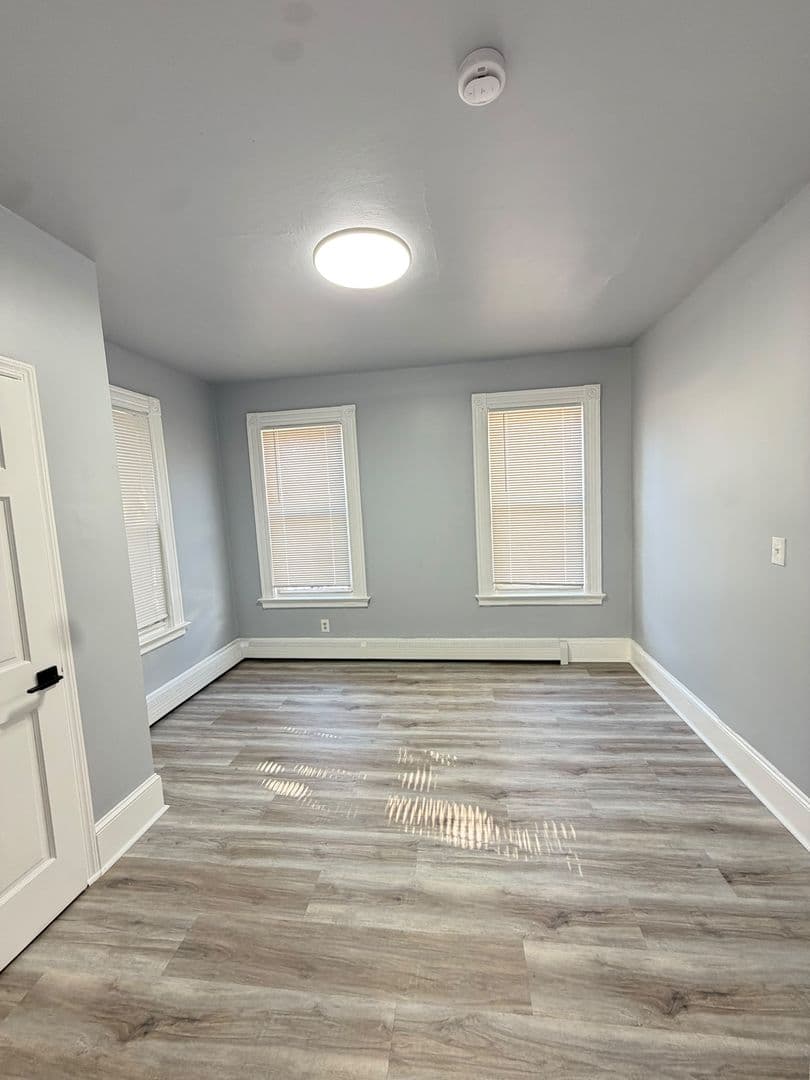 New Haven Apartment: 35 Farren Ave.