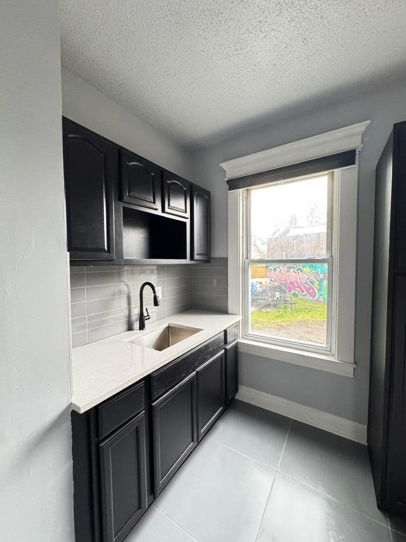 New Haven Apartment: 15 Downes