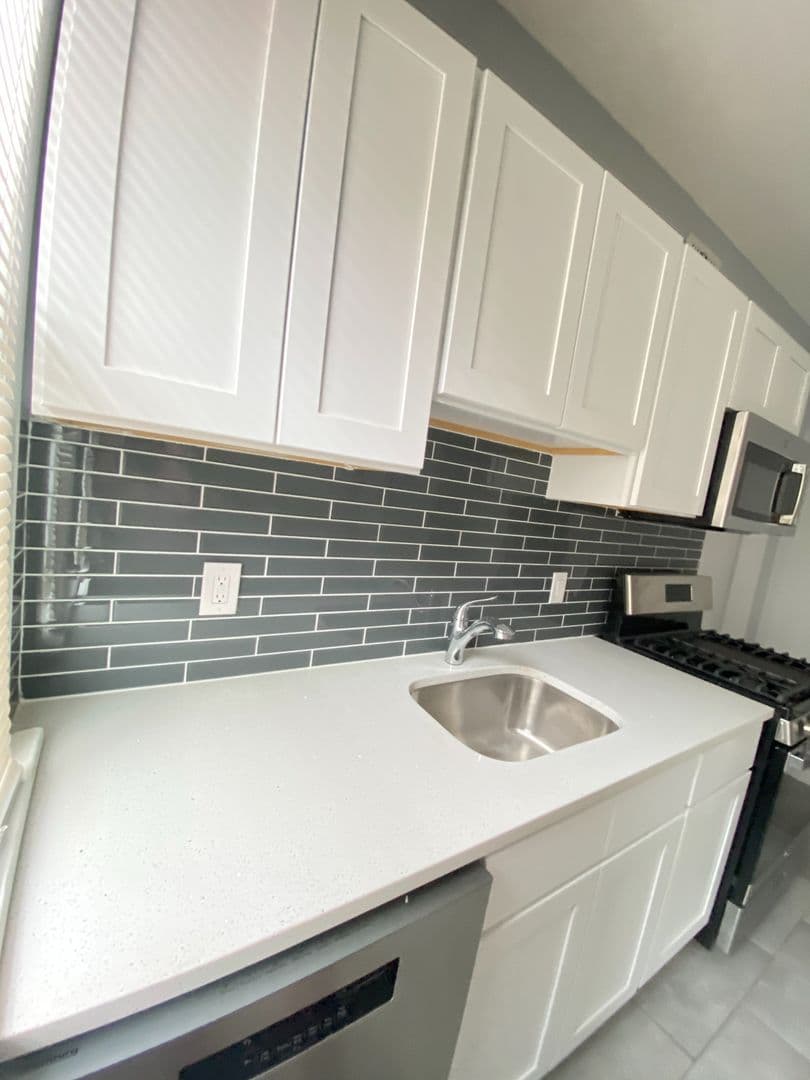 New Haven Apartment: 506 Ferry St