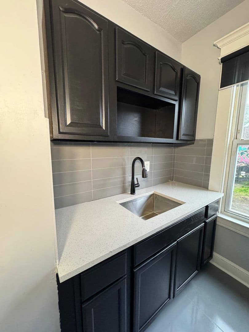 New Haven Apartment: 15 Downes