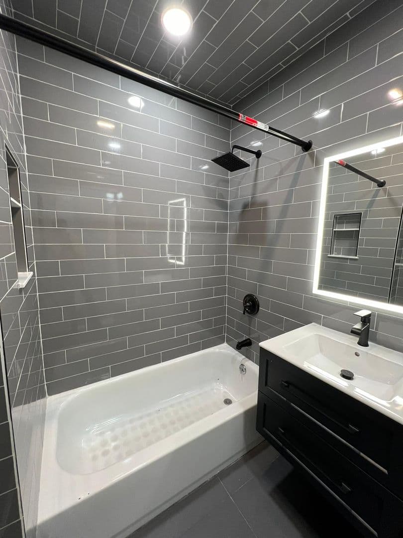 New Haven Apartment: 423 Shelton Ave
