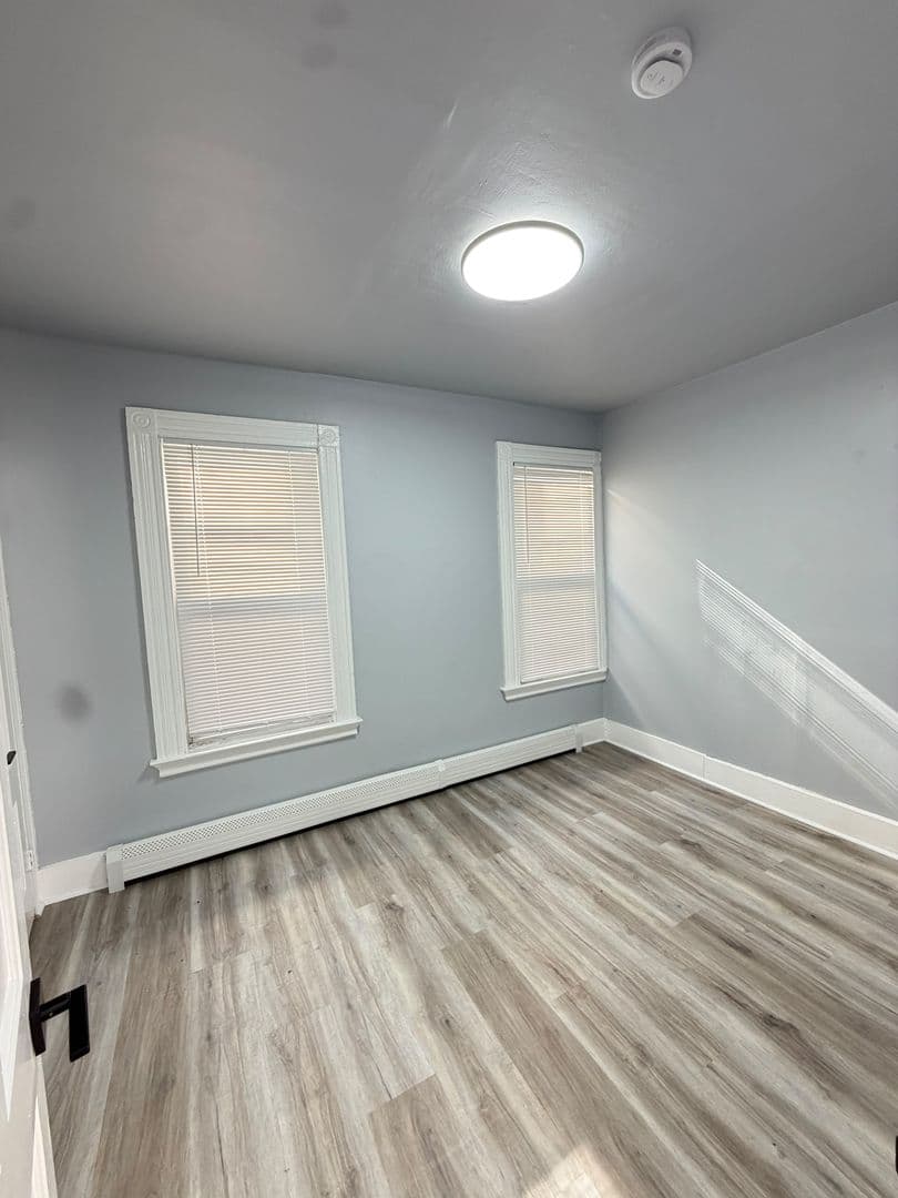 New Haven Apartment: 35 Farren Ave.