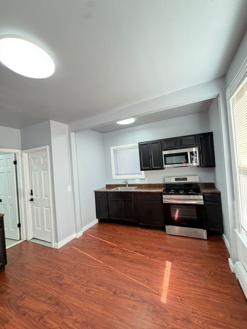 New Haven Apartment: 35 Farren Ave.