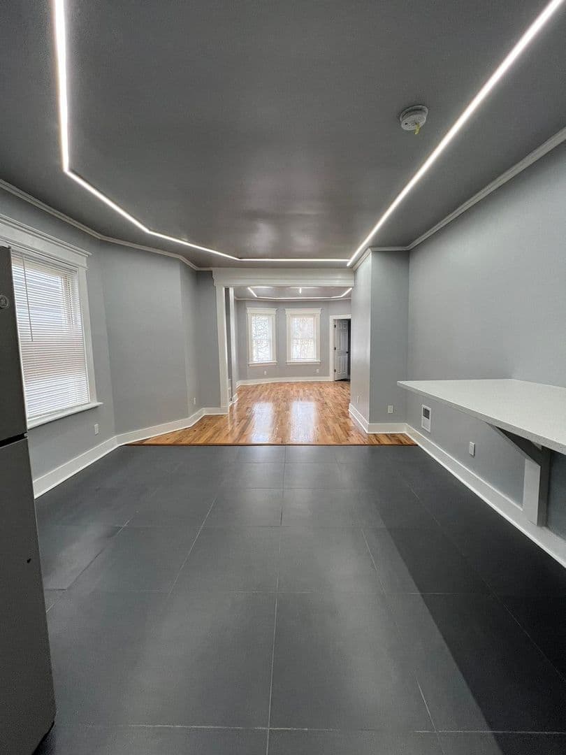 New Haven Apartment: 423 Shelton Ave