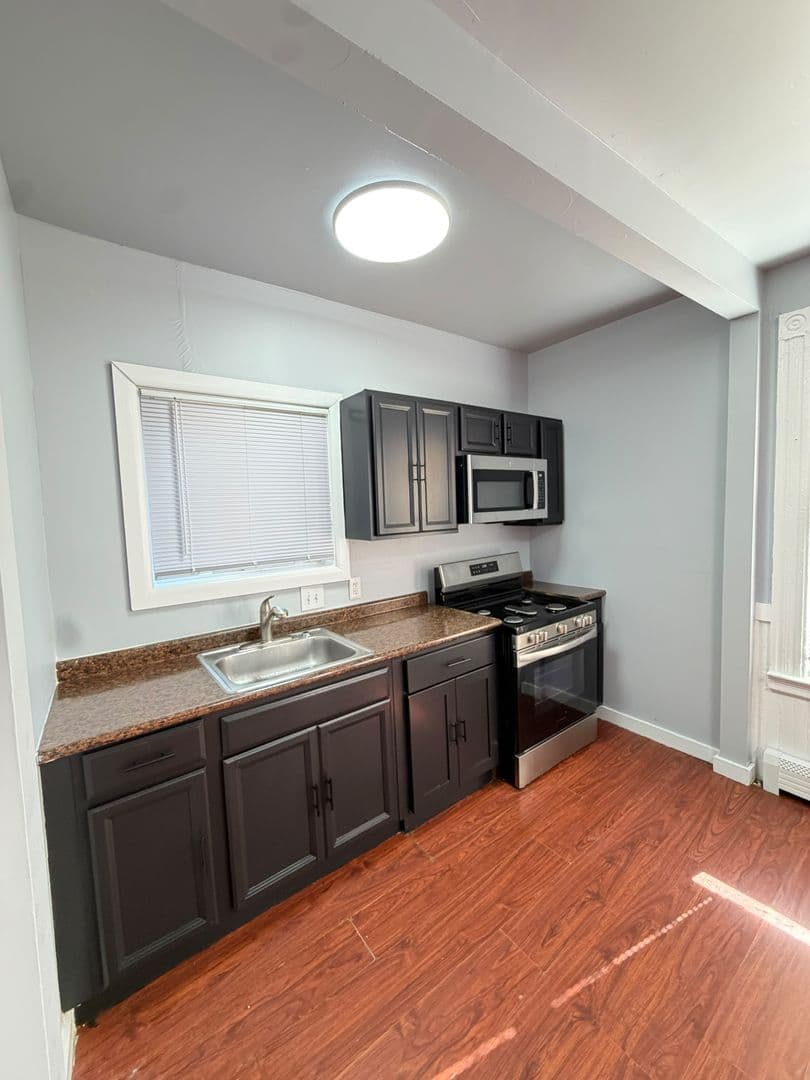 New Haven Apartment: 35 Farren Ave.