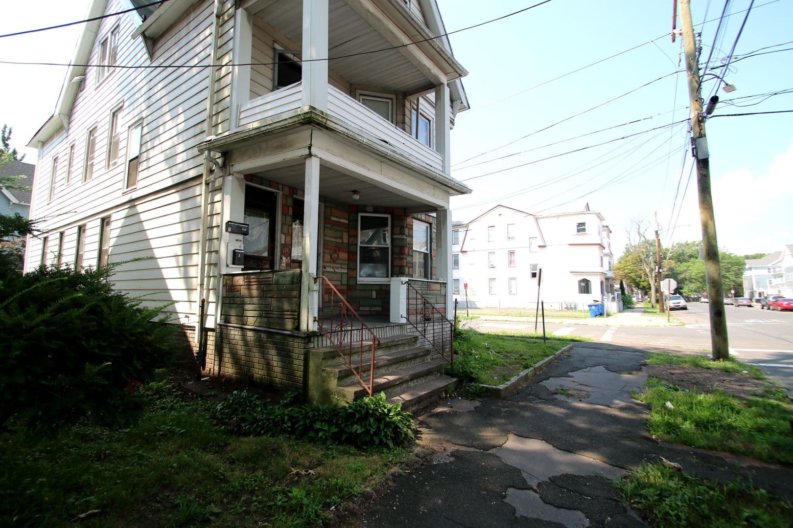 New Haven Apartment: 192 Chatham, 2nd Fl