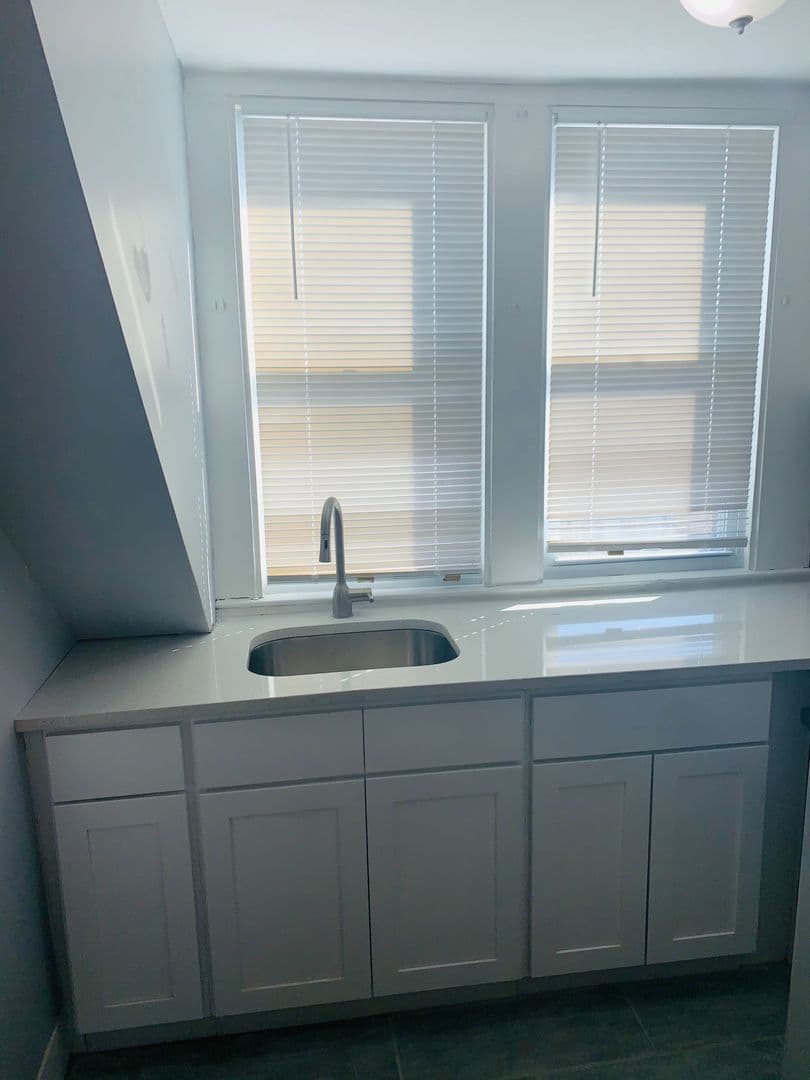 New Haven Apartment: 30 Rowe