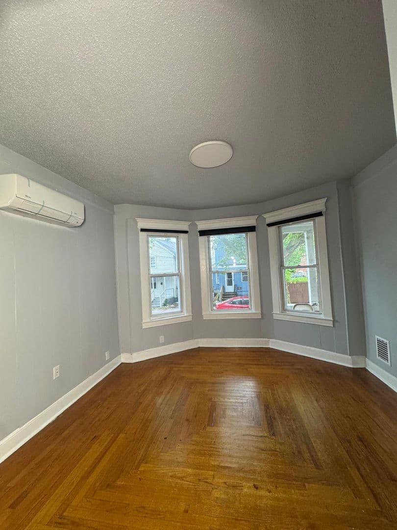 New Haven Apartment: 15 Downes