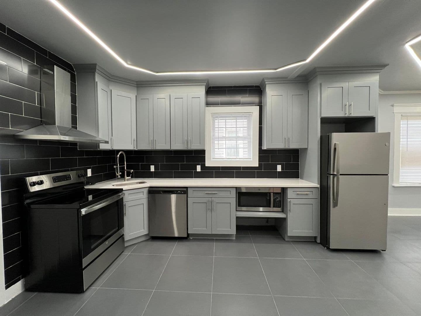 New Haven Apartment: 423 Shelton Ave